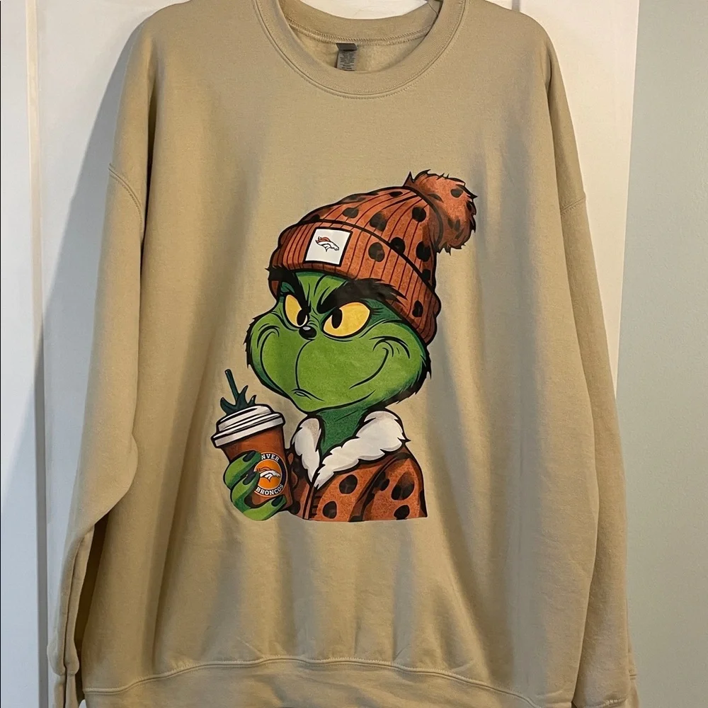 Denver Broncos Grinch Sweatshirt Size 2 XL
Beige - Picture 1 of 4